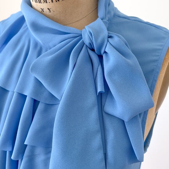 Banana Republic Tie-Neck Ruffle Front Sleeveless Blouse - Romantic Corpcore - Picture 5 of 9